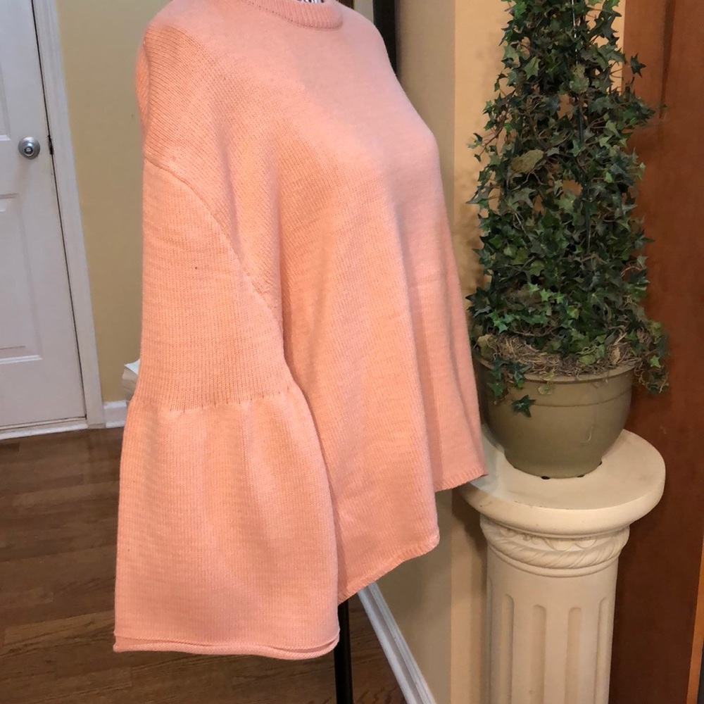 Stunning Peach Distressed Sweater with Bell S. New - Picture 2 of 5